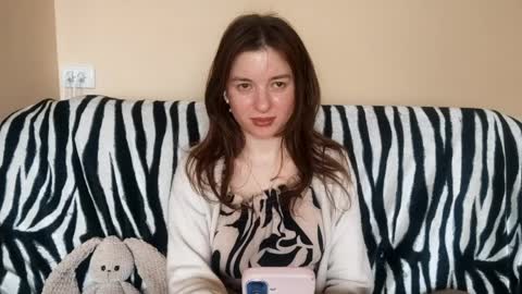 Mia online show from April 9, 3:17 pm