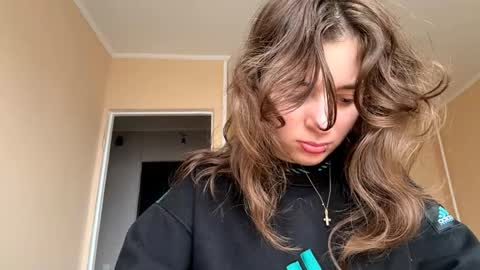 Mia online show from November 12, 7:28 am