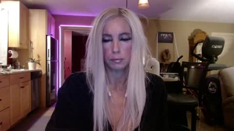 DanikaWhite69 online show from April 12, 12:52 pm