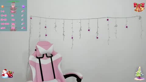 Snapshot of danna_1111 chatting on December 16, 12:06 pm danna online show from December 16, 12:06 pm