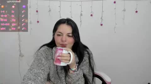 Snapshot of danna_1111 chatting on December 11, 12:34 pm danna online show from December 11, 12:34 pm