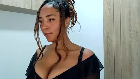 Danna  Ross online show from May 5, 1:30 am
