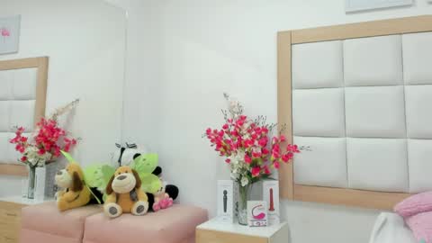 Danna online show from February 5, 1:00 pm