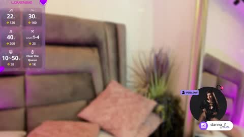 Danna online show from October 6, 8:24 pm