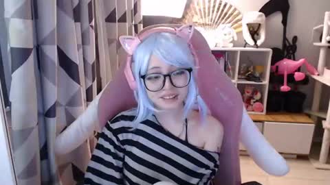 danyelleeyermann online show from July 9, 1:24 pm