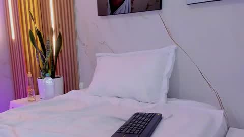 Snapshot of daphne81_ chatting on September 18, 2:43 am Daphne online show from September 18, 2:43 am