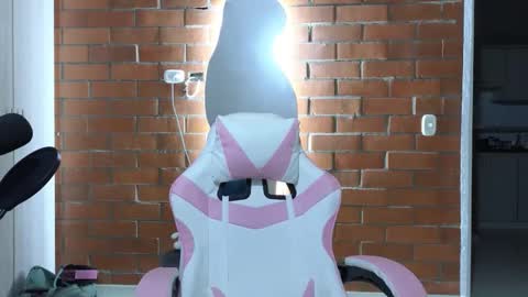 daphne_grayy online show from April 14, 10:37 am