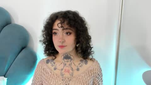 DaphneBlunt online show from December 4, 8:20 pm