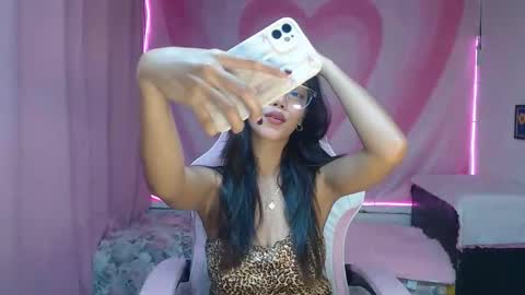 dark_angel143 online show from November 15, 3:24 pm