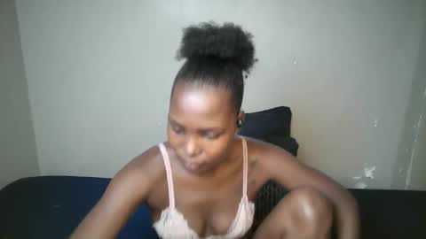 dark_lovly online show from February 26, 10:36 am