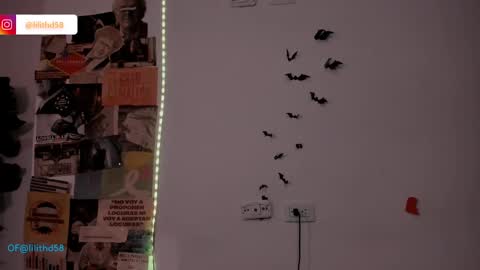 Snapshot of darknes_lilith18 chatting on March 5, 1:31 am darknes_lilith18 online show from March 5, 1:31 am