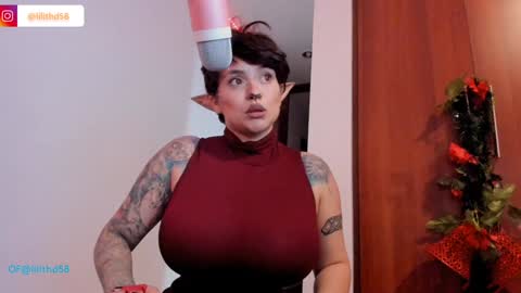 Snapshot of darknes_lilith18 chatting on December 25, 2:14 am darknes_lilith18 online show from December 25, 2:14 am