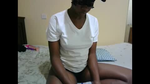 darkskinebony online show from January 6, 8:45 pm