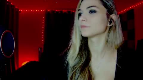 roseredgoddess online show from November 6, 4:07 am