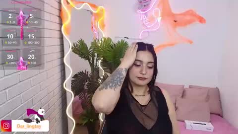 Snapshot of darling_tay chatting on October 24, 12:06 am Darling online show from October 24, 12:06 am