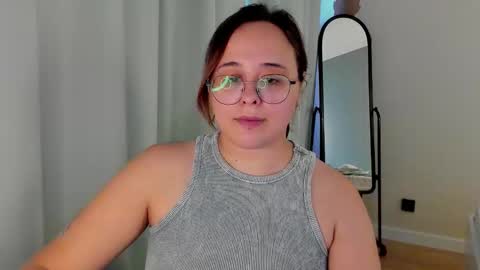 dashaprivet online show from December 5, 8:14 am