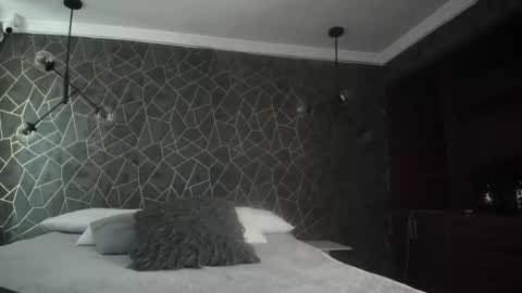 DAYRA ANGELS online show from October 1, 7:30 pm