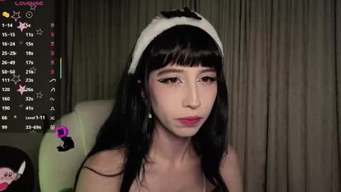 Stephanie.e  online show from December 1, 2:59 am