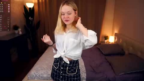 Betty 1900 - 0330 UTC  Rest    online show from March 4, 8:16 pm