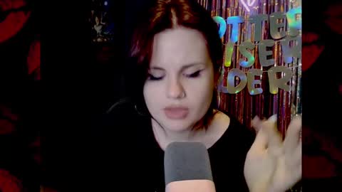 dellacrush_ online show from February 13, 8:13 pm