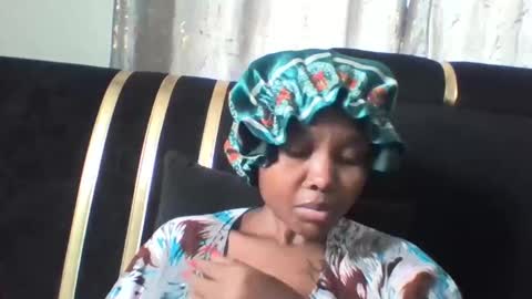 dellarine517299 online show from April 15, 11:00 am