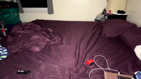 Snapshot of deluxxxeblu chatting on December 28, 10:44 pm TankinBody online show from December 28, 10:44 pm