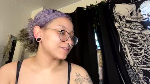 Snapshot of deluxxxeblu chatting on January 29, 3:04 pm TankinBody online show from January 29, 3:04 pm