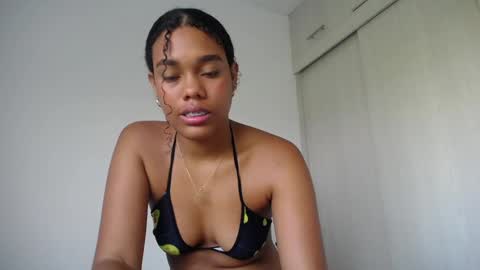 Snapshot of dena_k_ chatting on January 14, 12:24 pm Dena k s online show from January 14, 12:24 pm