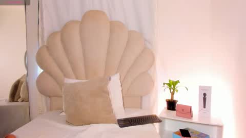   online show from February 6, 1:25 pm