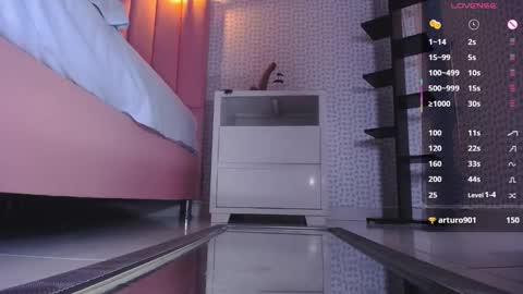 D E N I S  online show from November 12, 4:16 pm