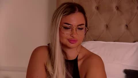 Ela online show from December 15, 10:37 pm