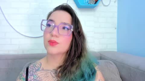 Snapshot of deva_blue chatting on February 26, 5:24 am Deva Blue online show from February 26, 5:24 am