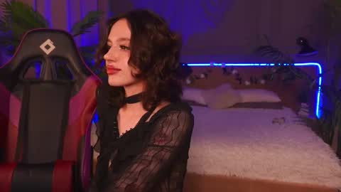 devilinee online show from September 17, 7:06 am