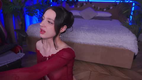 devilinee online show from January 14, 6:34 am