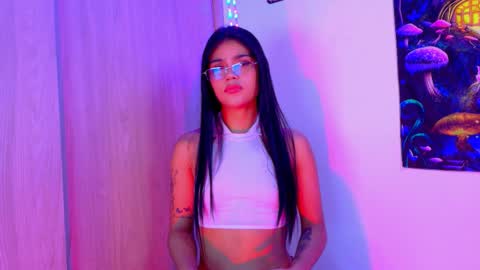 Snapshot of devours_fire chatting on October 28, 9:08 pm Sara 3 online show from October 28, 9:08 pm