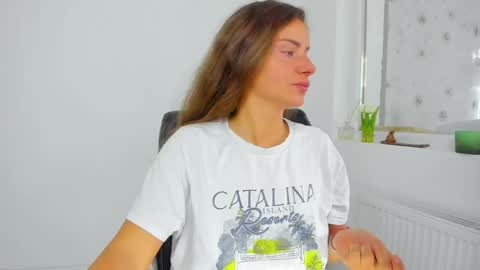 diamondkay_ online show from June 1, 6:15 am