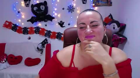 Snapshot of dianamgg chatting on October 24, 7:04 am Diana online show from October 24, 7:04 am