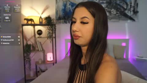 dianamoonnnn online show from May 28, 3:32 pm
