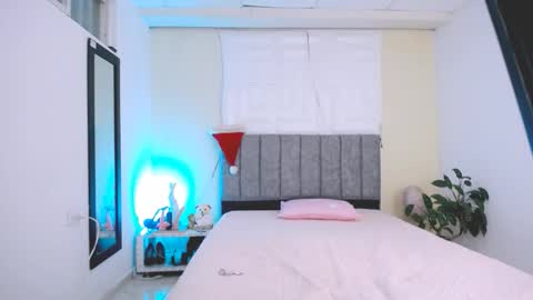 DINA online show from December 18, 10:36 pm