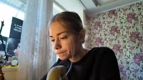 dinorahmroczkowski online show from September 16, 8:00 am