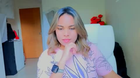 diosadeluniverso_ online show from December 14, 8:03 pm