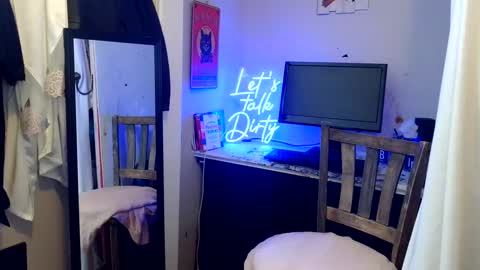 Daisy Wylde online show from September 24, 2:05 pm