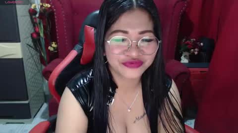 LatexQueen online show from December 3, 1:54 pm