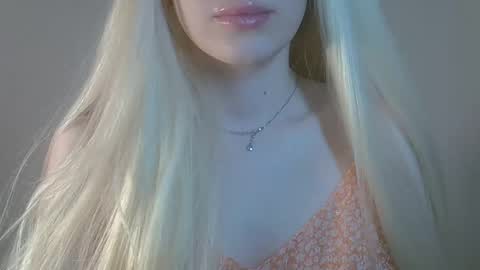 DitaMilton online show from June 6, 8:15 pm