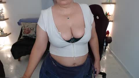 Diva online show from April 18, 9:15 pm