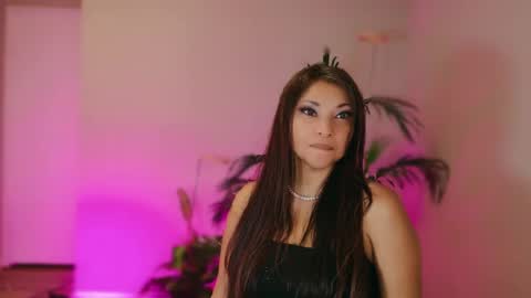 DivineLynn online show from April 19, 6:10 pm