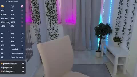 dixipixi_ online show from March 30, 8:47 am