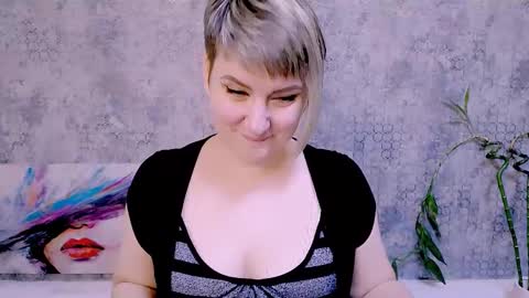 djullia online show from November 9, 8:10 am