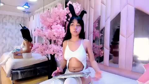    online show from April 5, 4:39 pm