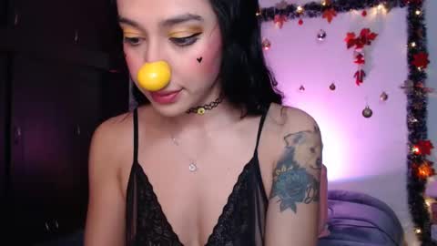 Snapshot of dolceclown_ chatting on December 11, 3:24 am dolceclown_ online show from December 11, 3:24 am